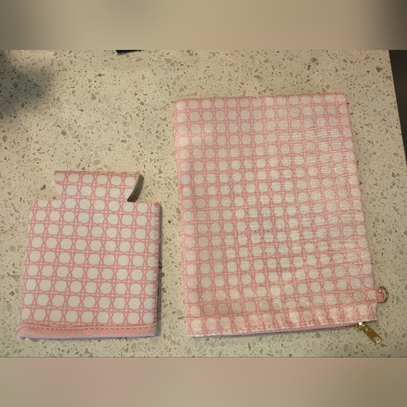 NWT Lilly Pulitzer Beach Essentials - Picture 1 of 4